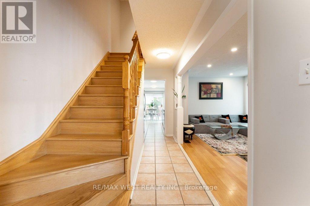 3143 Clayhill Road, Mississauga, Ontario  L5B 4J3 - Photo 12 - W12469952