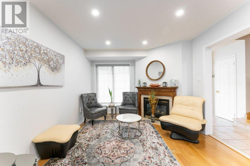 3143 Clayhill Road, Mississauga, Ontario  L5B 4J3 - Photo 14 - W12469952