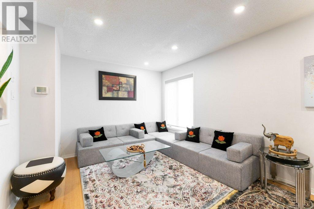 3143 Clayhill Road, Mississauga, Ontario  L5B 4J3 - Photo 16 - W12469952