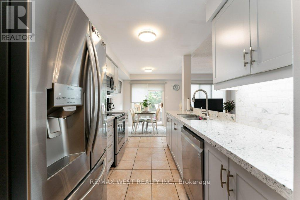 3143 Clayhill Road, Mississauga, Ontario  L5B 4J3 - Photo 17 - W12469952