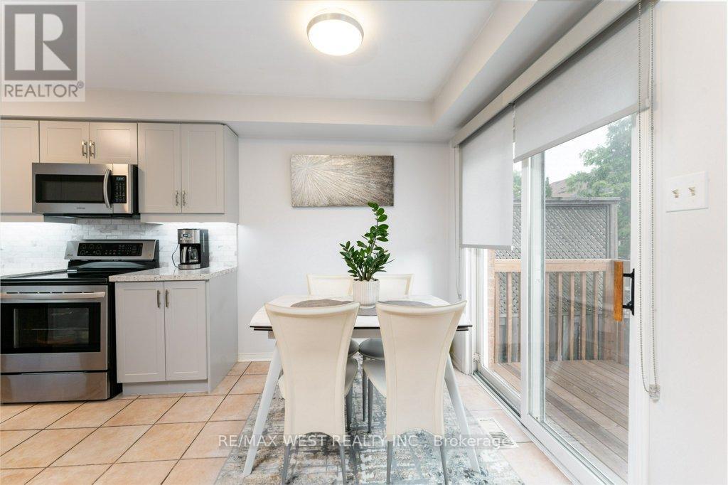 3143 Clayhill Road, Mississauga, Ontario  L5B 4J3 - Photo 22 - W12469952