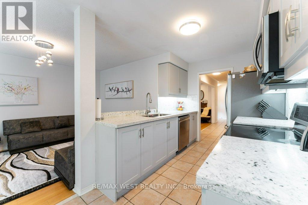 3143 Clayhill Road, Mississauga, Ontario  L5B 4J3 - Photo 23 - W12469952