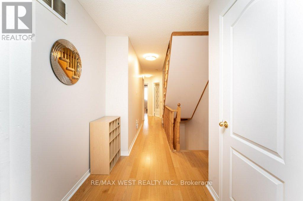 3143 Clayhill Road, Mississauga, Ontario  L5B 4J3 - Photo 24 - W12469952