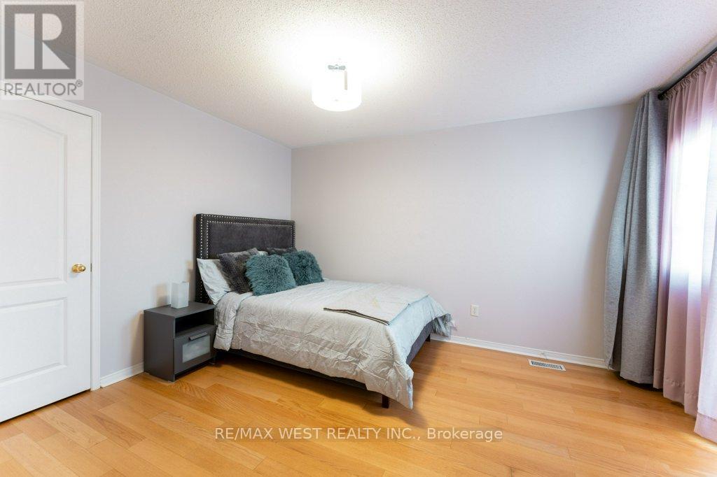 3143 Clayhill Road, Mississauga, Ontario  L5B 4J3 - Photo 25 - W12469952