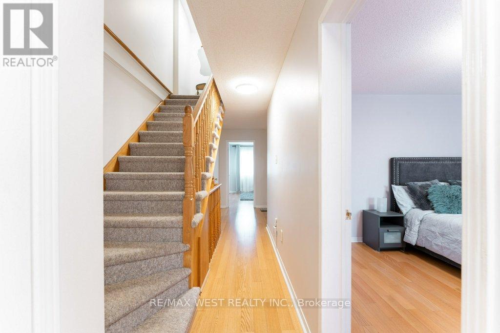 3143 Clayhill Road, Mississauga, Ontario  L5B 4J3 - Photo 31 - W12469952