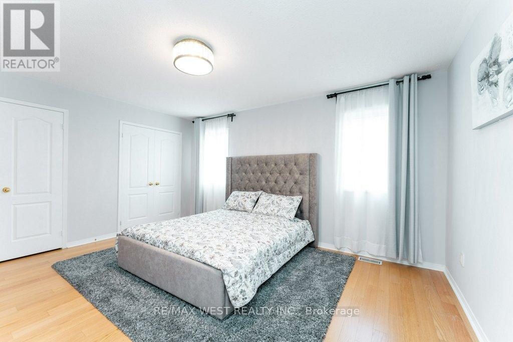 3143 Clayhill Road, Mississauga, Ontario  L5B 4J3 - Photo 33 - W12469952