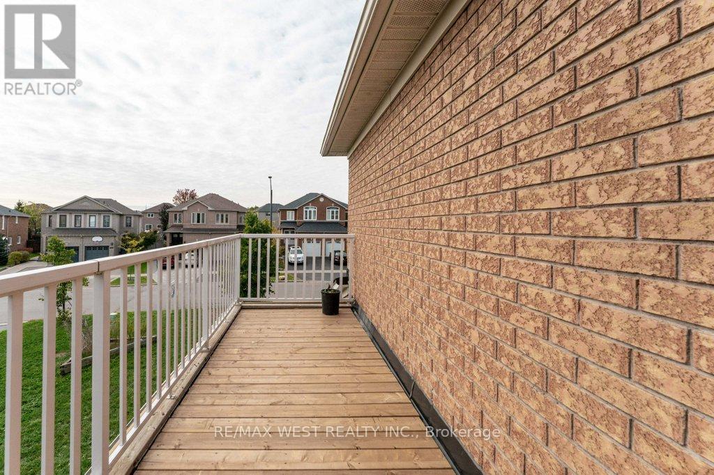 3143 Clayhill Road, Mississauga, Ontario  L5B 4J3 - Photo 35 - W12469952