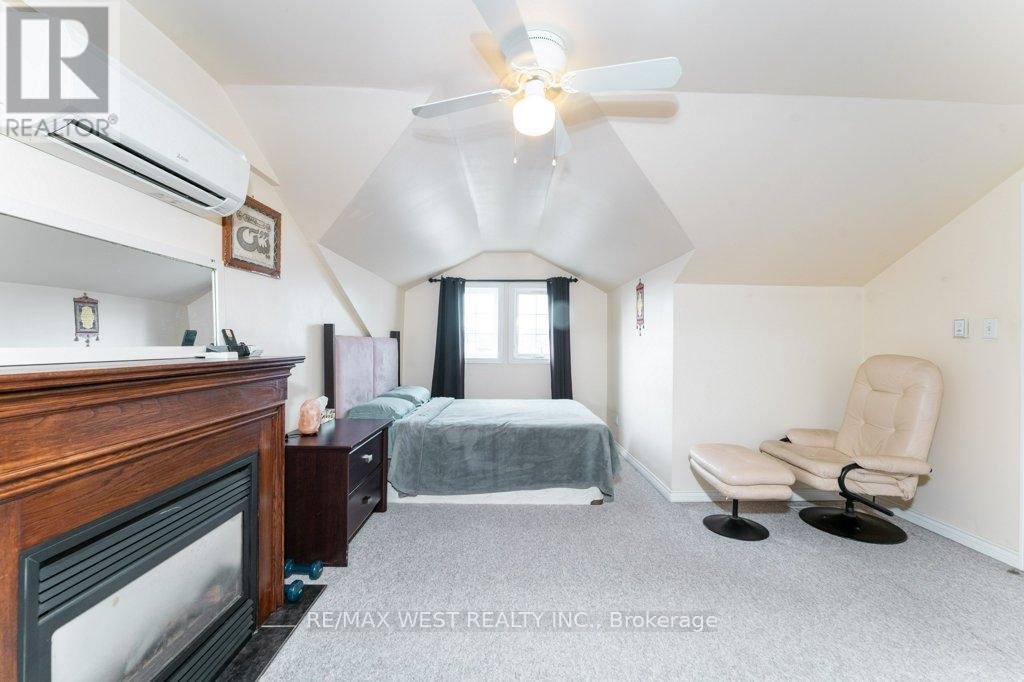 3143 Clayhill Road, Mississauga, Ontario  L5B 4J3 - Photo 38 - W12469952