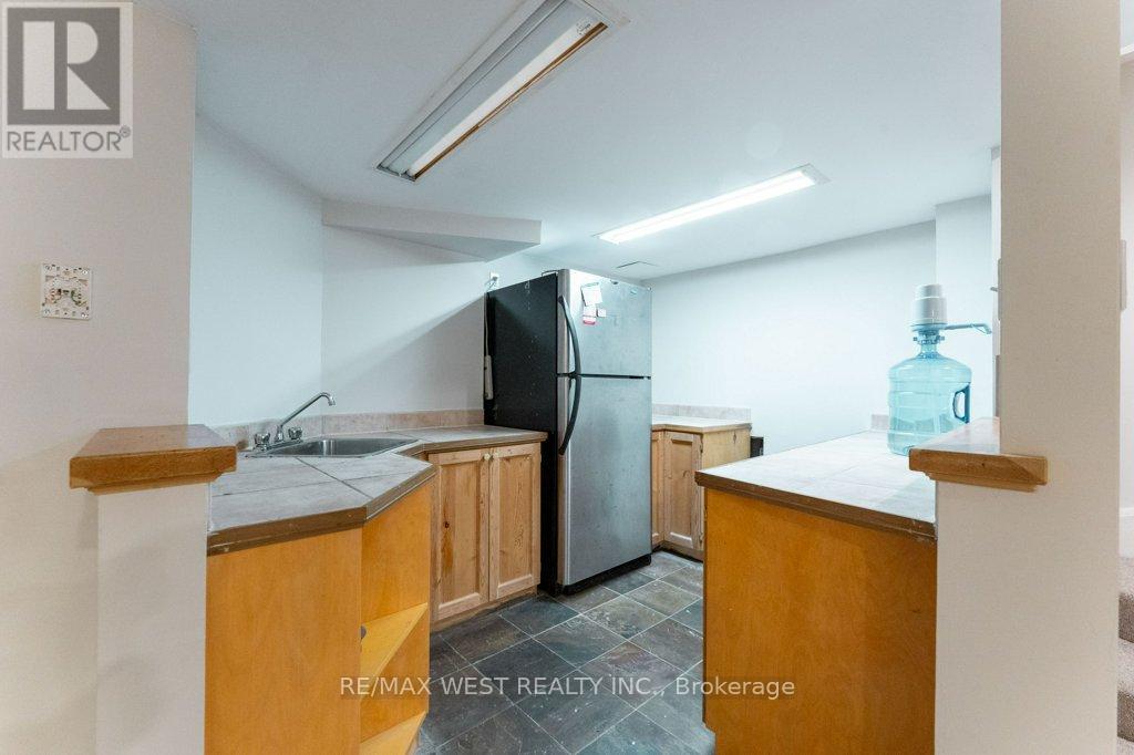 3143 Clayhill Road, Mississauga, Ontario  L5B 4J3 - Photo 44 - W12469952
