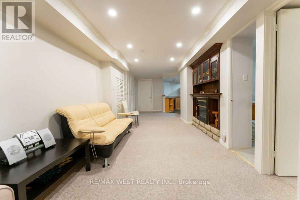 3143 Clayhill Road, Mississauga, Ontario  L5B 4J3 - Photo 48 - W12469952