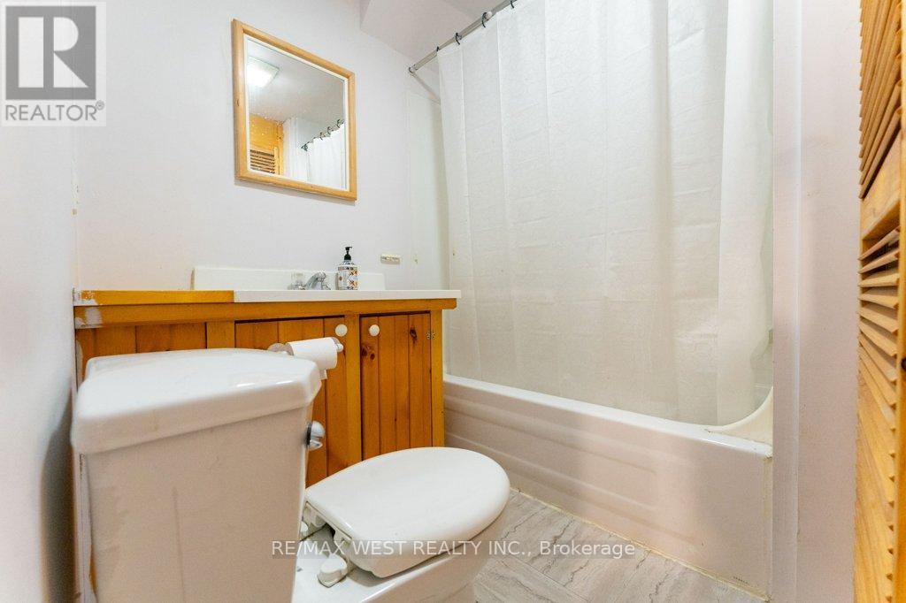 3143 Clayhill Road, Mississauga, Ontario  L5B 4J3 - Photo 49 - W12469952