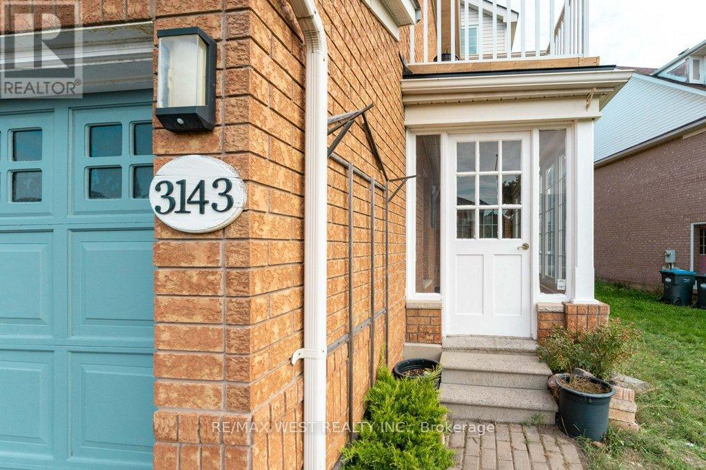 3143 Clayhill Road, Mississauga, Ontario  L5B 4J3 - Photo 6 - W12469952