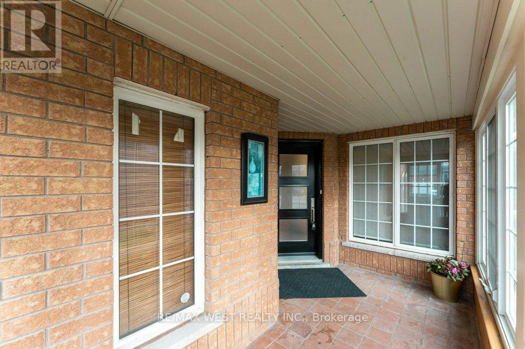 3143 Clayhill Road, Mississauga, Ontario  L5B 4J3 - Photo 7 - W12469952