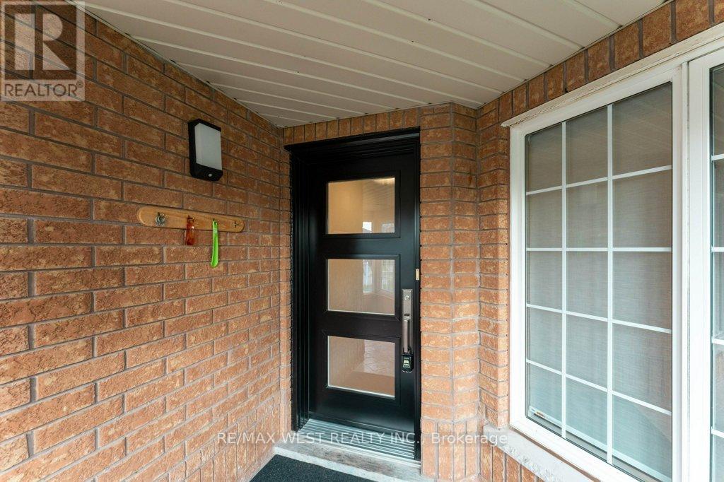 3143 Clayhill Road, Mississauga, Ontario  L5B 4J3 - Photo 8 - W12469952