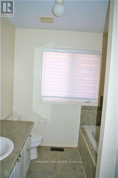 3022 Mission Hill Drive, Mississauga, Ontario  L5M 0C1 - Photo 12 - W12469960