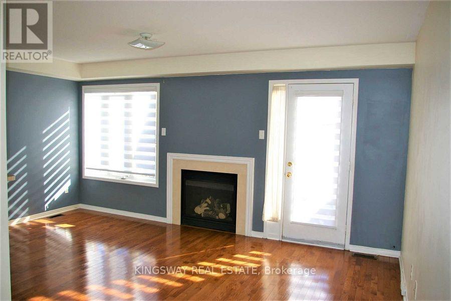 3022 Mission Hill Drive, Mississauga, Ontario  L5M 0C1 - Photo 2 - W12469960
