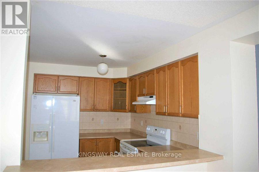 3022 Mission Hill Drive, Mississauga, Ontario  L5M 0C1 - Photo 6 - W12469960
