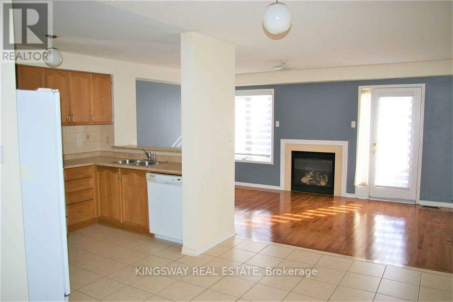 3022 Mission Hill Drive, Mississauga, Ontario  L5M 0C1 - Photo 7 - W12469960