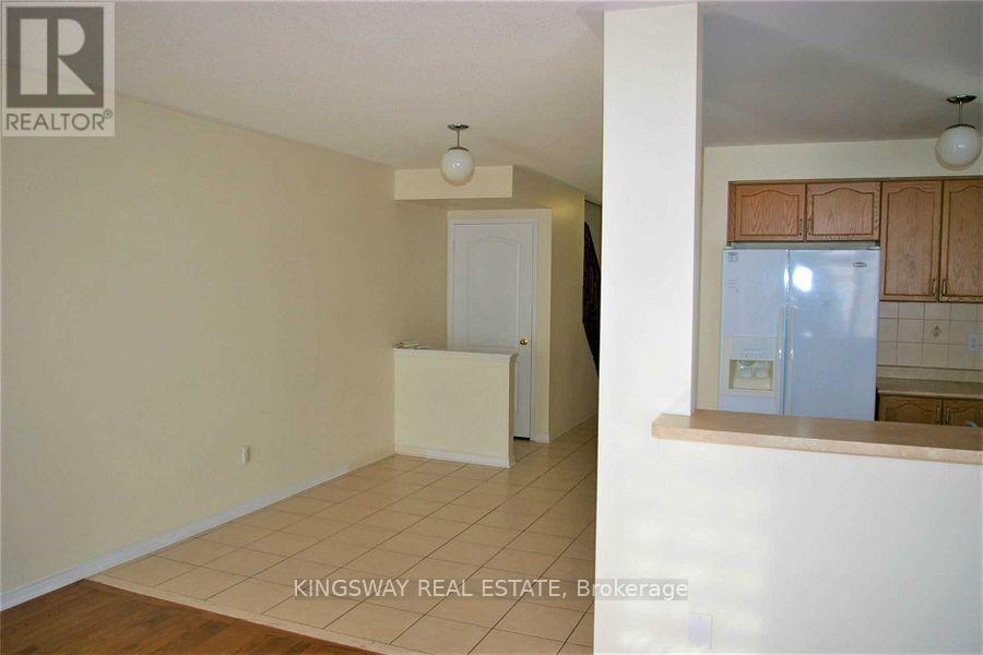 3022 Mission Hill Drive, Mississauga, Ontario  L5M 0C1 - Photo 8 - W12469960