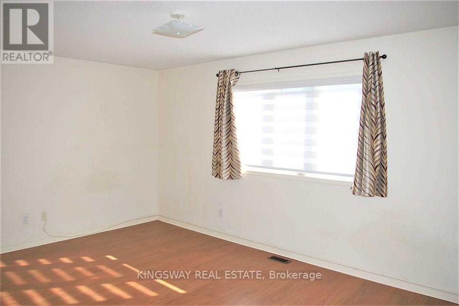 3022 Mission Hill Drive, Mississauga, Ontario  L5M 0C1 - Photo 9 - W12469960