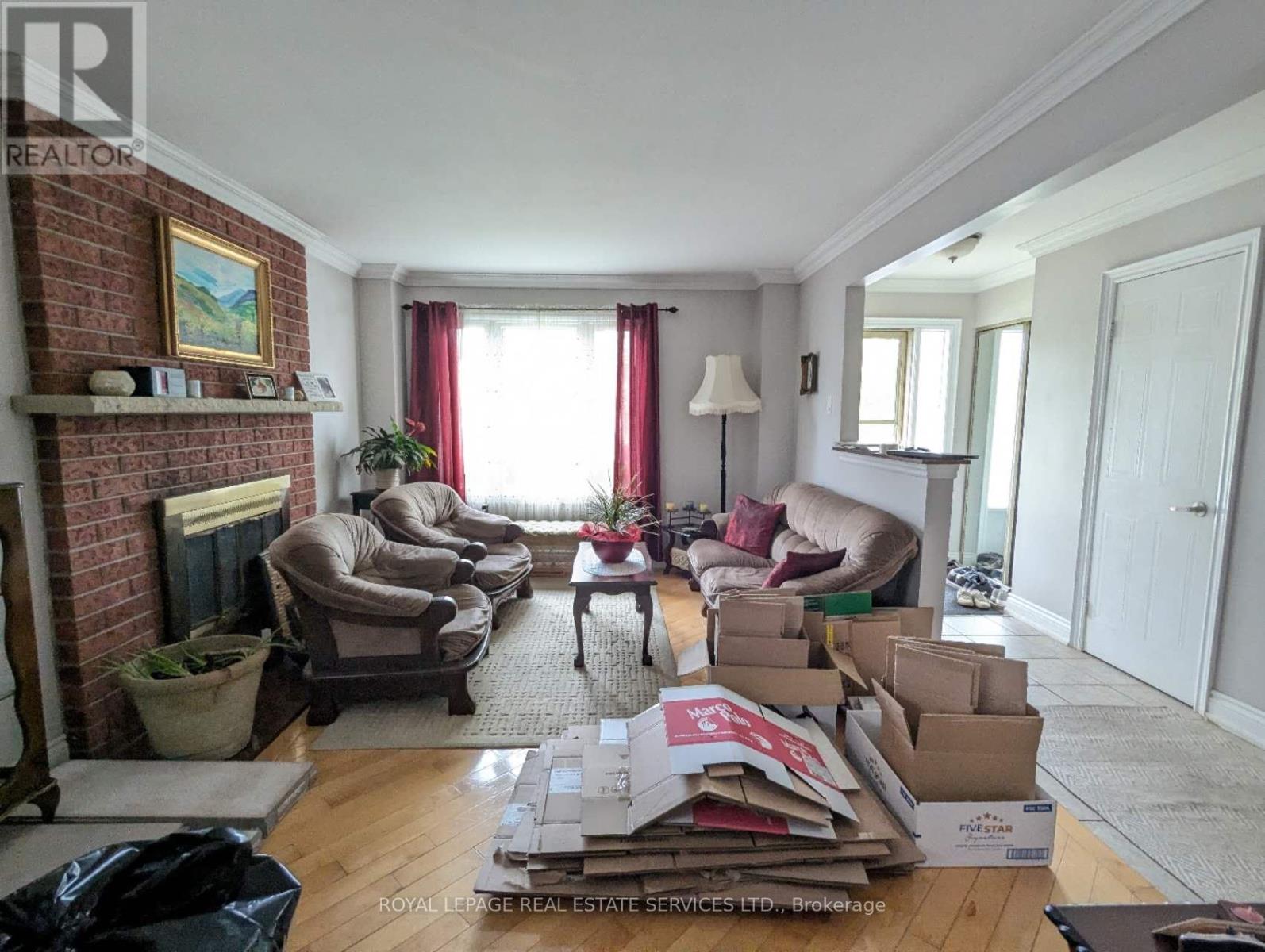4179 Melia Drive, Mississauga, Ontario  L5C 4J3 - Photo 4 - W12469966