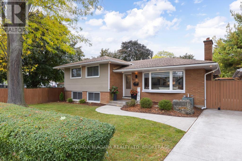 37 Parnell Road, St. Catharines, Ontario  L2N 2W5 - Photo 2 - X12469969