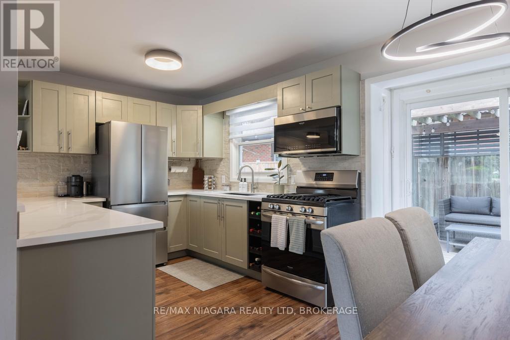 37 Parnell Road, St. Catharines, Ontario  L2N 2W5 - Photo 8 - X12469969