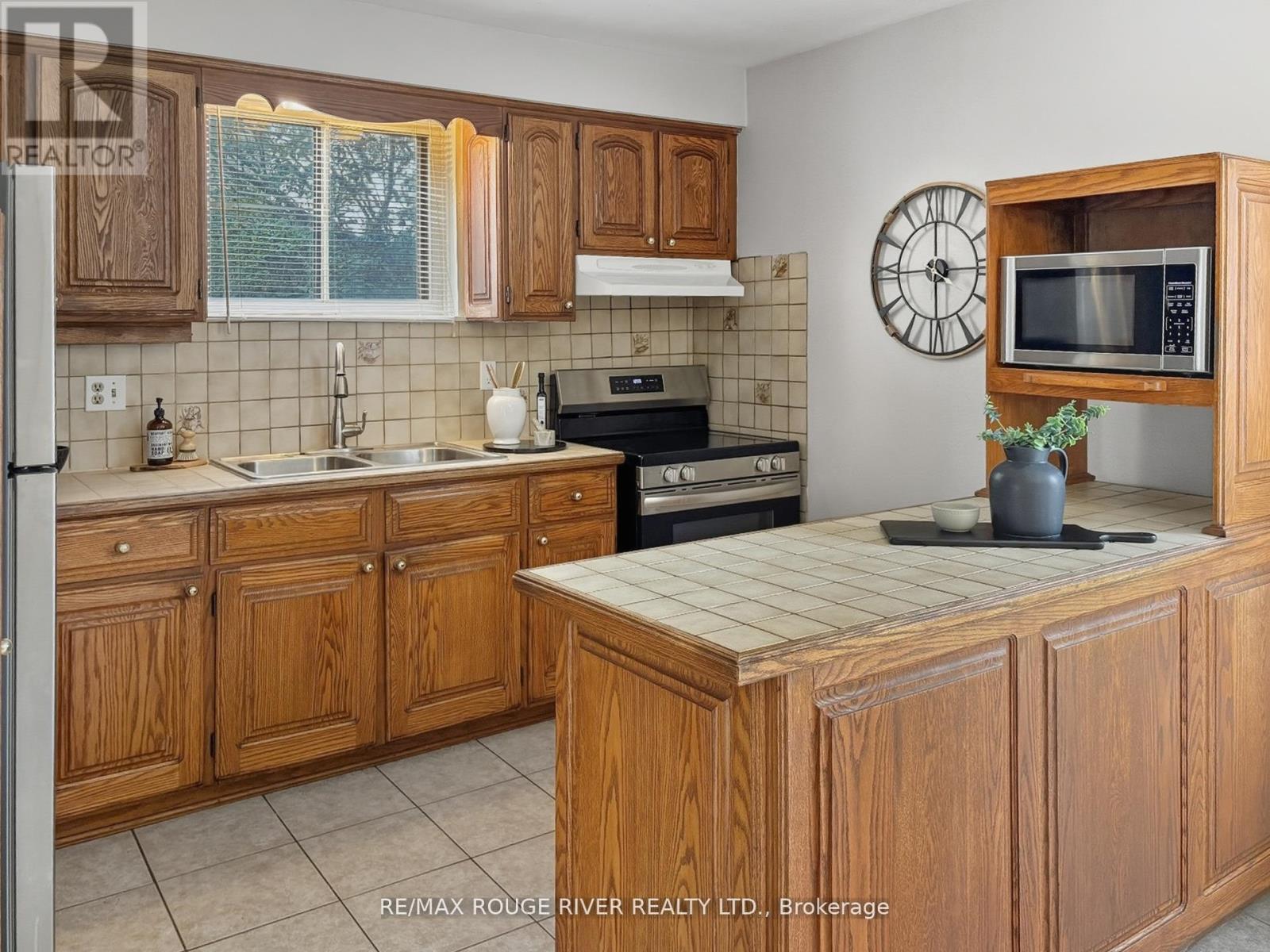 1202 Byron Street S, Whitby, Ontario  L1N 4S5 - Photo 4 - E12469970
