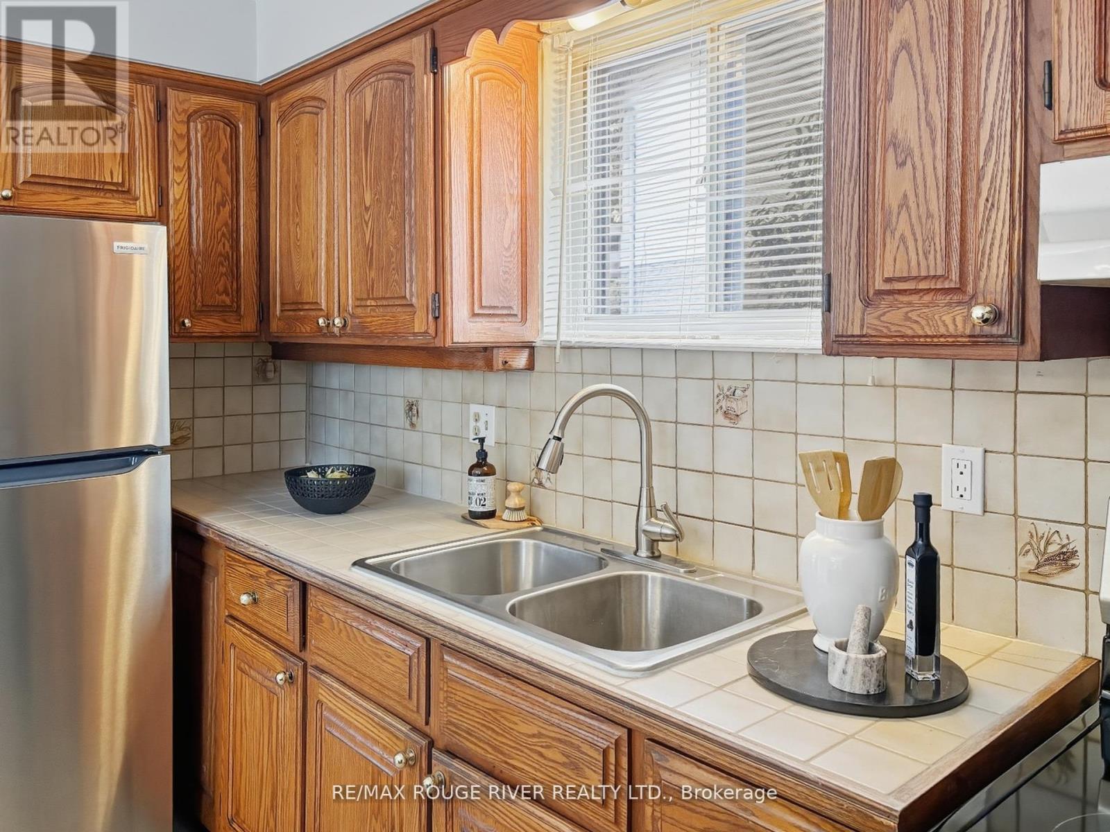 1202 Byron Street S, Whitby, Ontario  L1N 4S5 - Photo 5 - E12469970