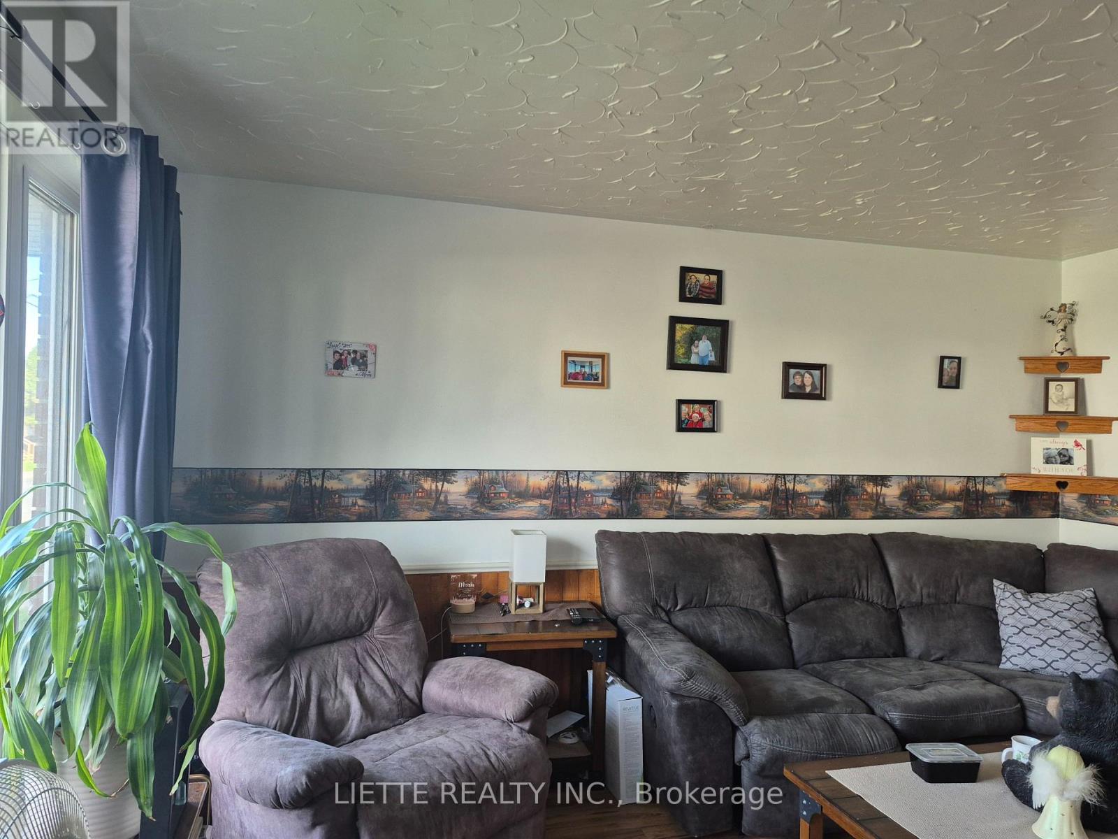 823 Bedford Street, Cornwall, Ontario  K6J 4E9 - Photo 10 - X12469972