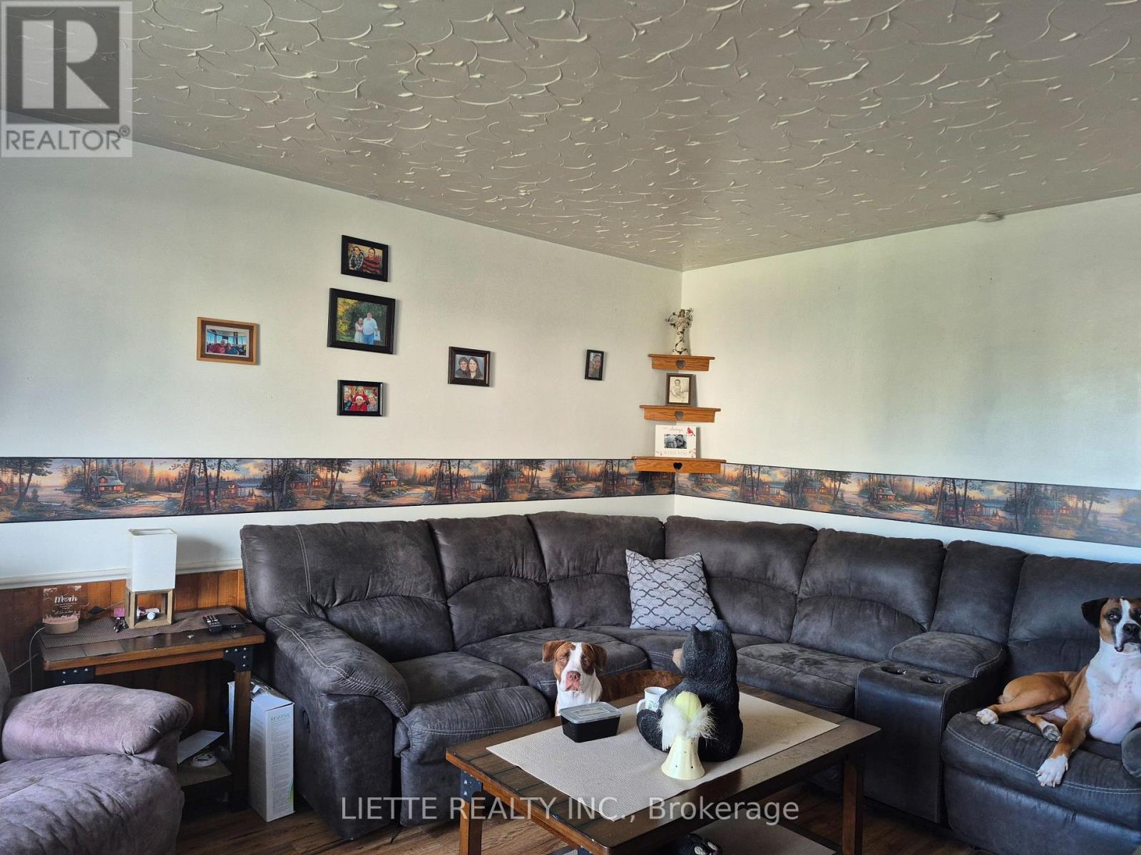 823 Bedford Street, Cornwall, Ontario  K6J 4E9 - Photo 9 - X12469972