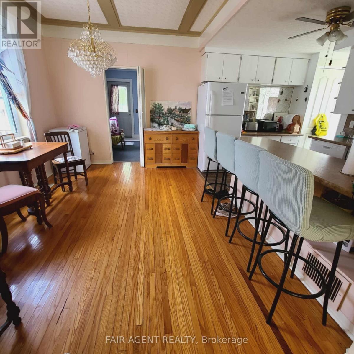 318 Nelson Street, Chatham-Kent, Ontario  N8A 4G6 - Photo 5 - X12469371