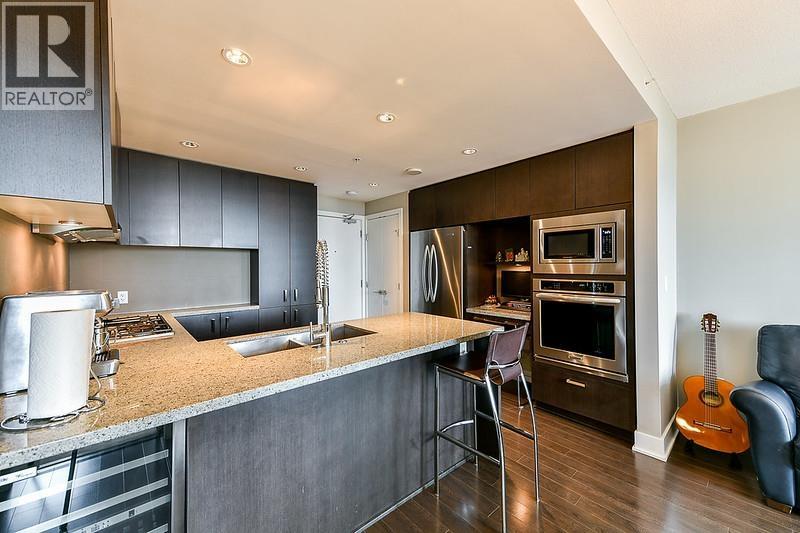 2605 3008 Glen Drive, Coquitlam, British Columbia  V3B 0J5 - Photo 3 - R3053832