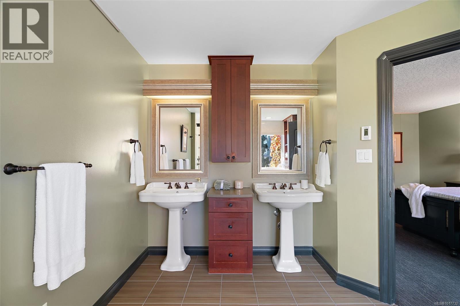 9715 Second St, Sidney, British Columbia  V8L 3E4 - Photo 32 - 1017732
