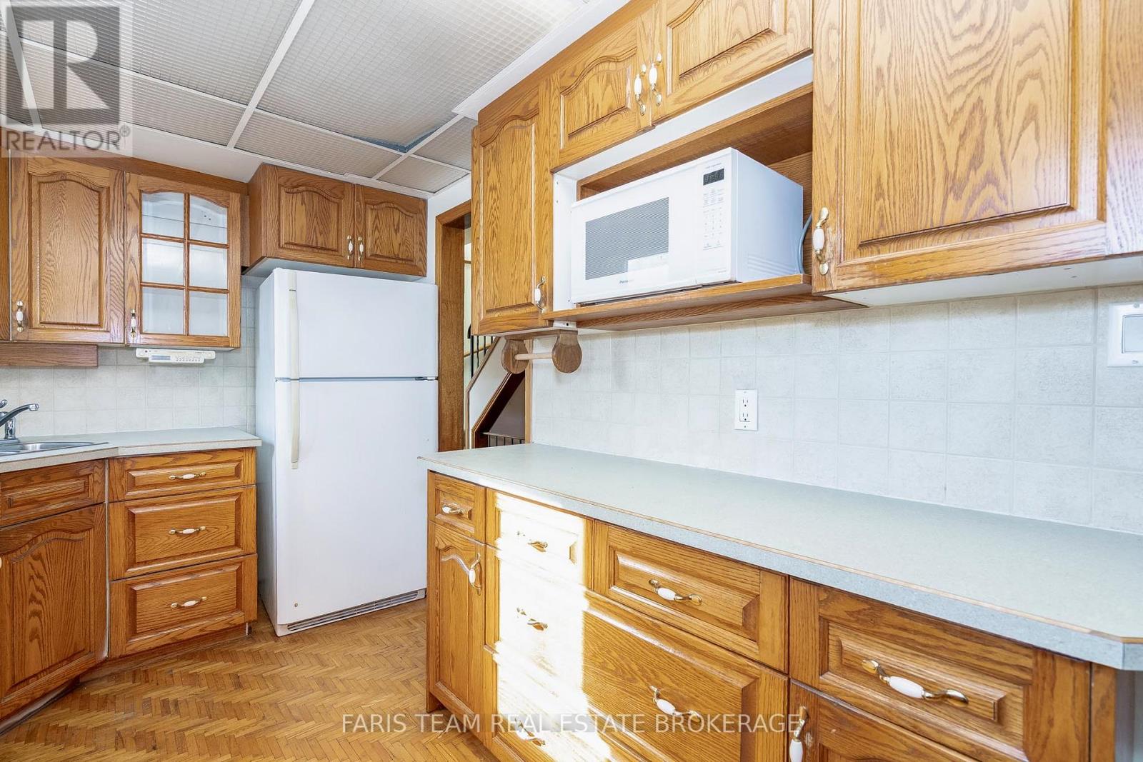 31 Napier Street, Barrie, Ontario  L4M 1W1 - Photo 10 - S12458057