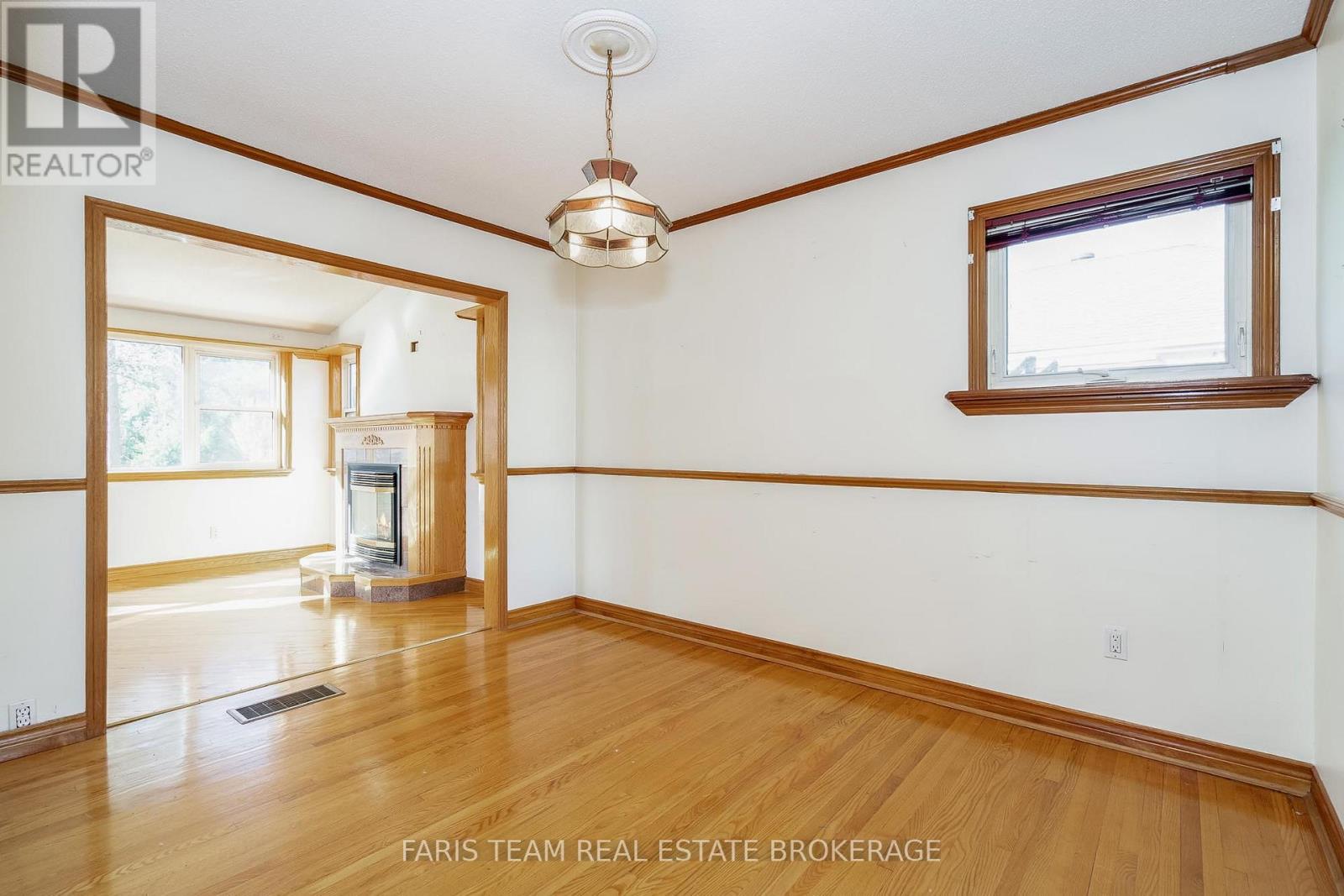 31 Napier Street, Barrie, Ontario  L4M 1W1 - Photo 13 - S12458057