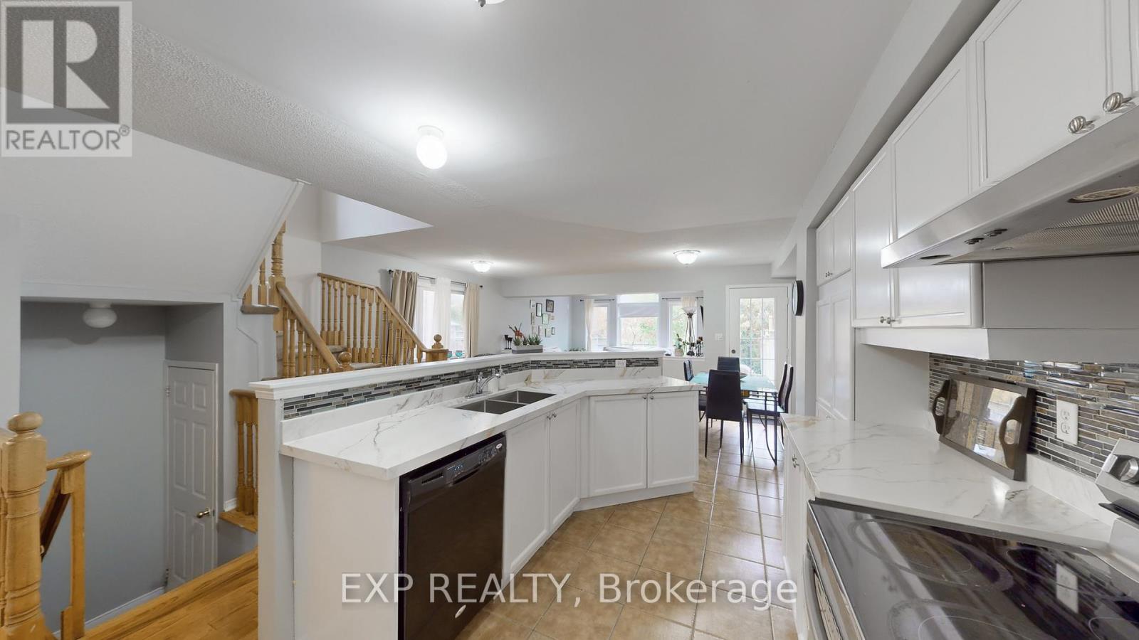 3896 Lacman Trail, Mississauga, Ontario  L5M 6N8 - Photo 11 - W12469359
