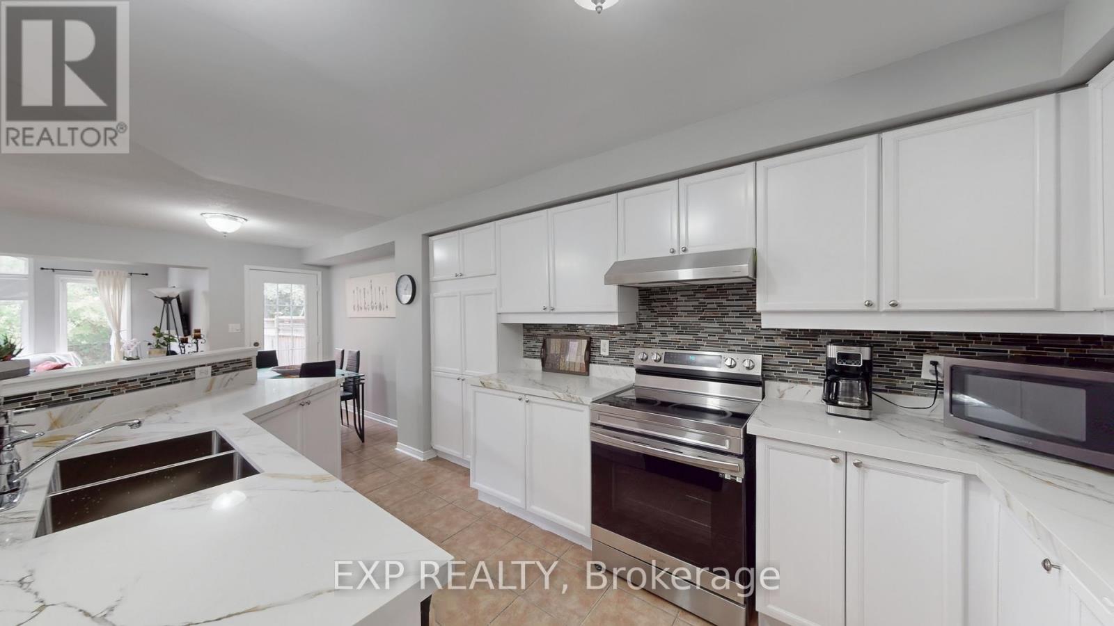 3896 Lacman Trail, Mississauga, Ontario  L5M 6N8 - Photo 15 - W12469359