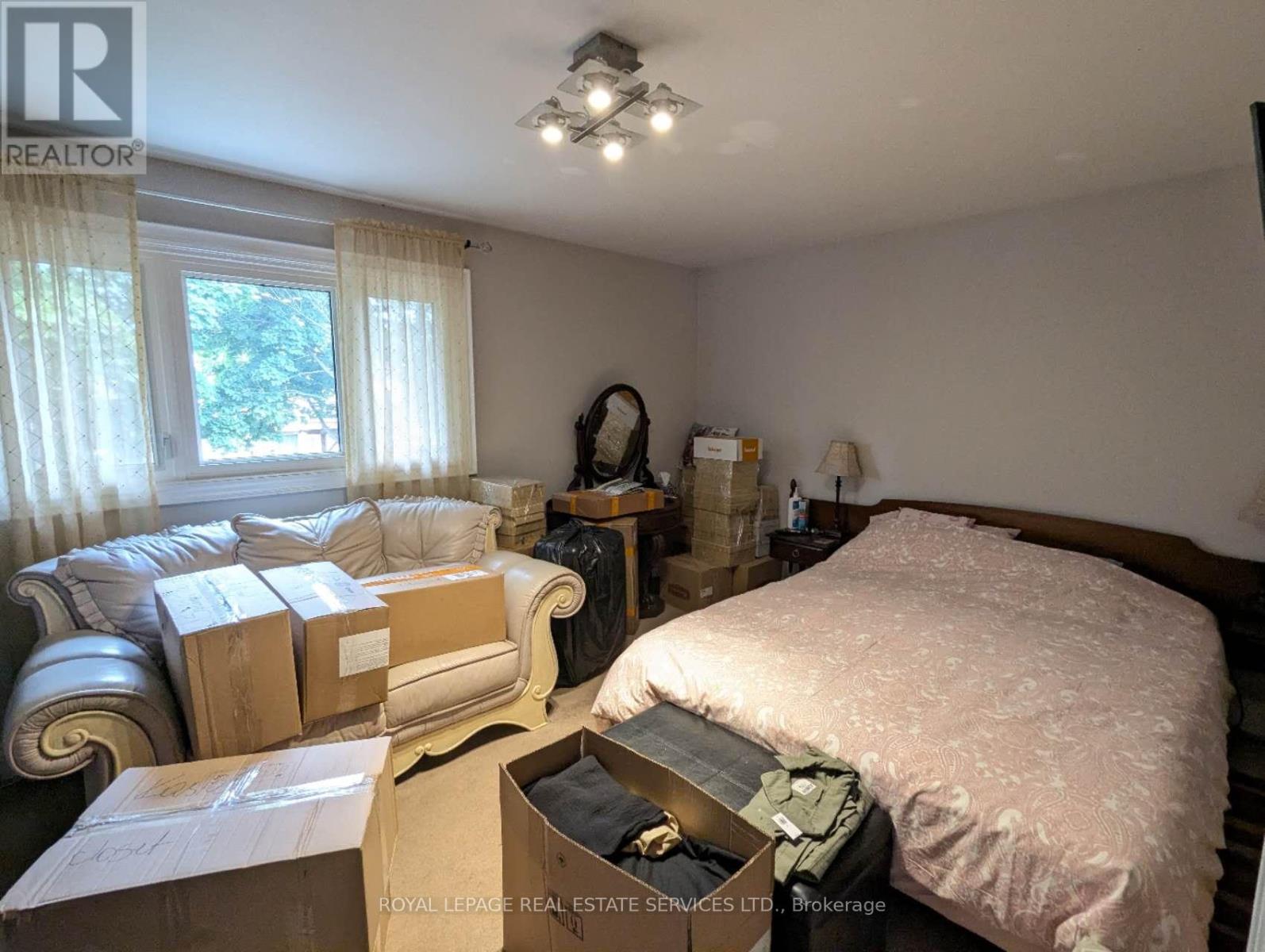 4179 Melia Drive, Mississauga, Ontario  L5C 4J3 - Photo 11 - W12469966