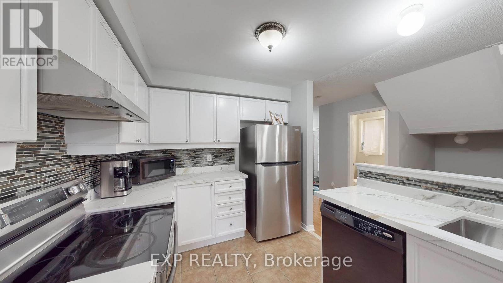 3896 Lacman Trail, Mississauga, Ontario  L5M 6N8 - Photo 14 - W12469359