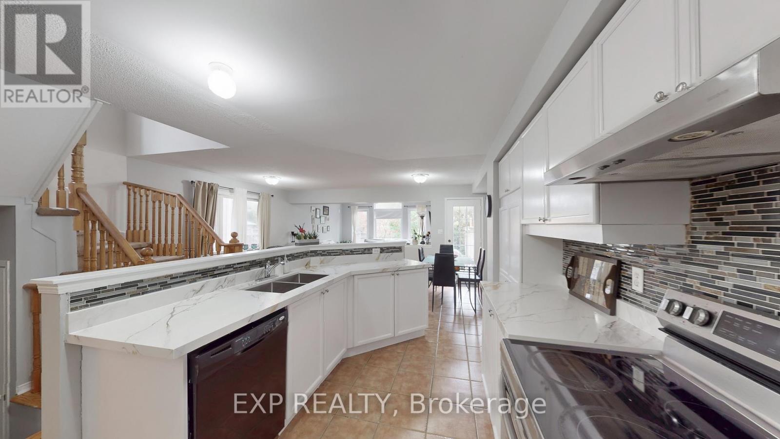 3896 Lacman Trail, Mississauga, Ontario  L5M 6N8 - Photo 16 - W12469359