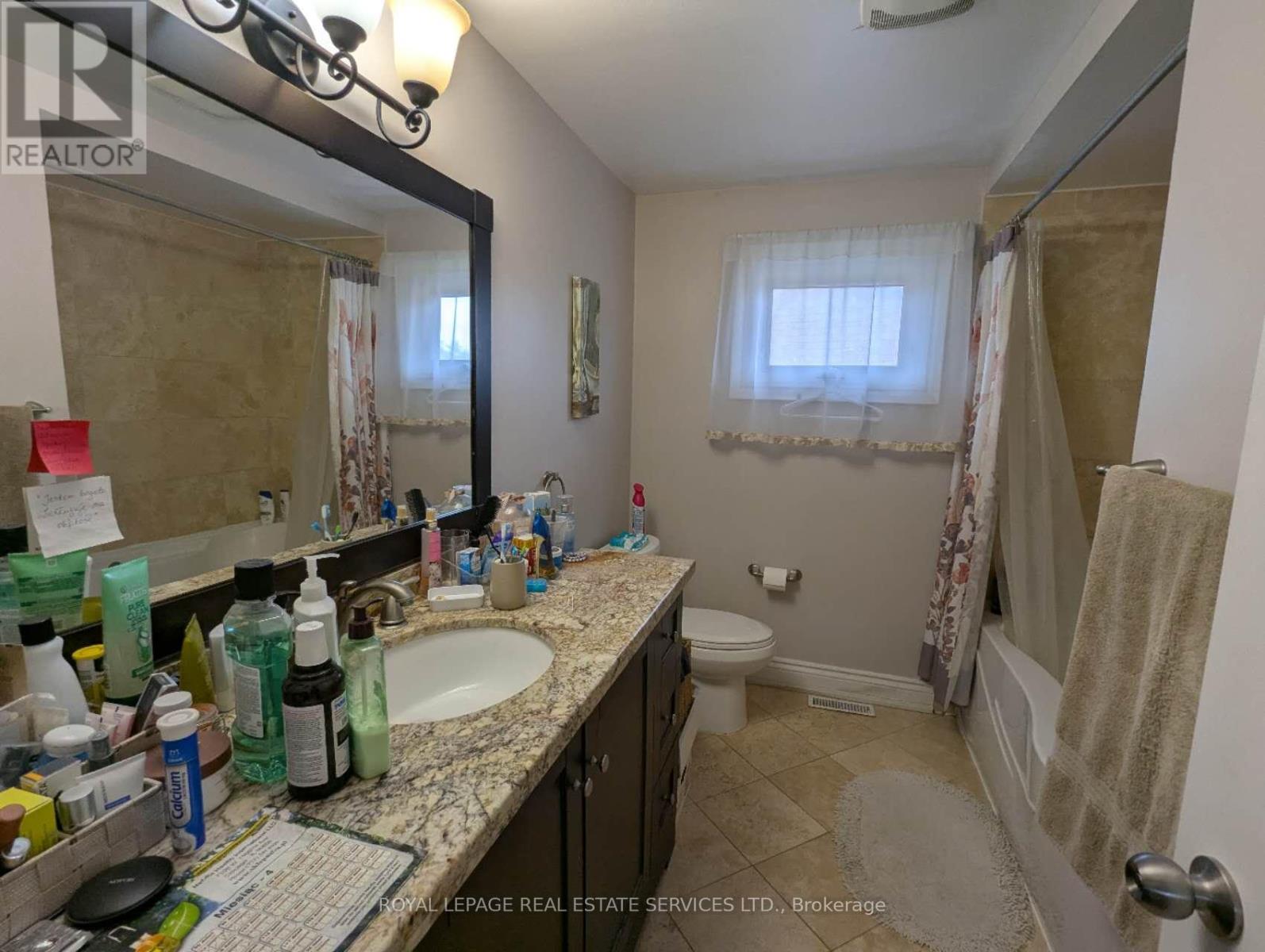 4179 Melia Drive, Mississauga, Ontario  L5C 4J3 - Photo 14 - W12469966