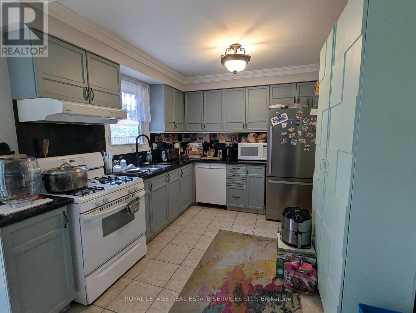 4179 Melia Drive, Mississauga, Ontario  L5C 4J3 - Photo 7 - W12469966