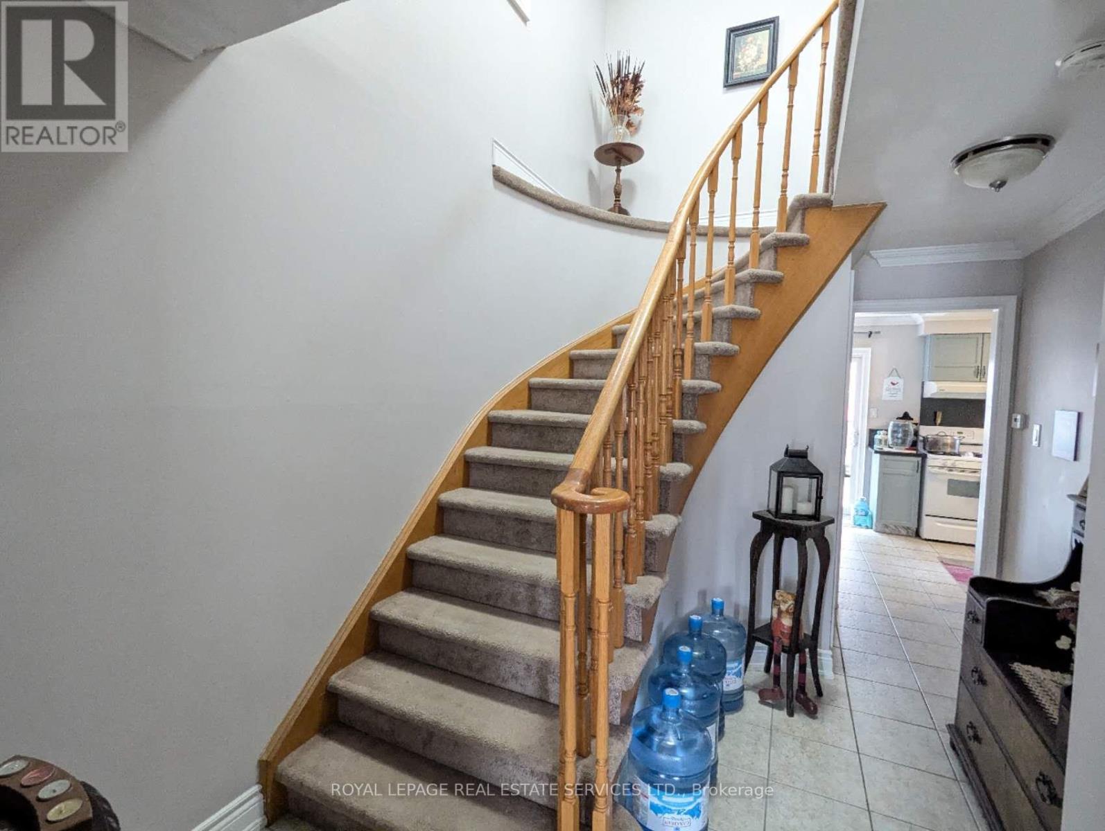 4179 Melia Drive, Mississauga, Ontario  L5C 4J3 - Photo 9 - W12469966