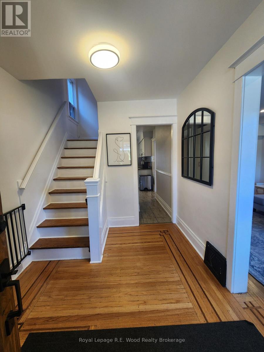 252 Graham Avenue S, Hamilton, Ontario  L8K 2M6 - Photo 3 - X12467903