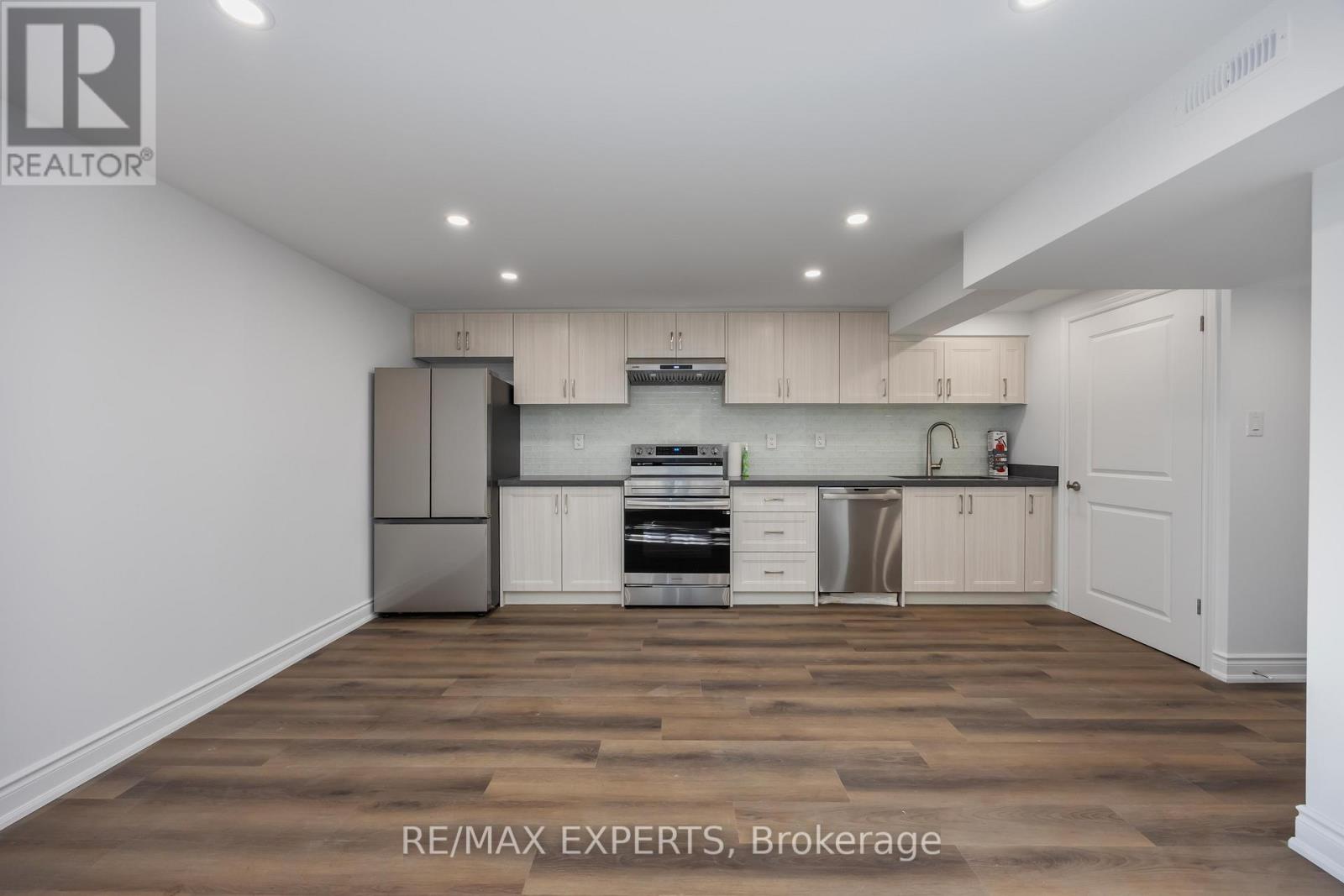 136 Holm Crescent, Markham, Ontario  L3T 5J3 - Photo 10 - N12469983