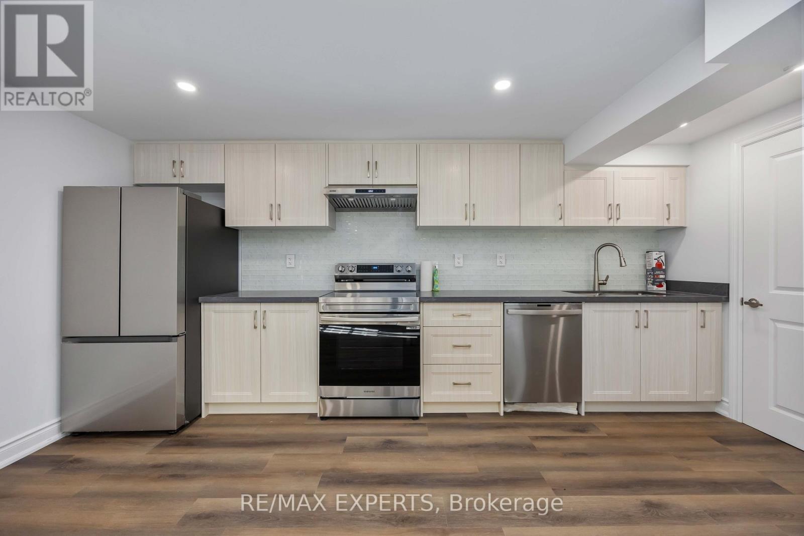 136 Holm Crescent, Markham, Ontario  L3T 5J3 - Photo 11 - N12469983