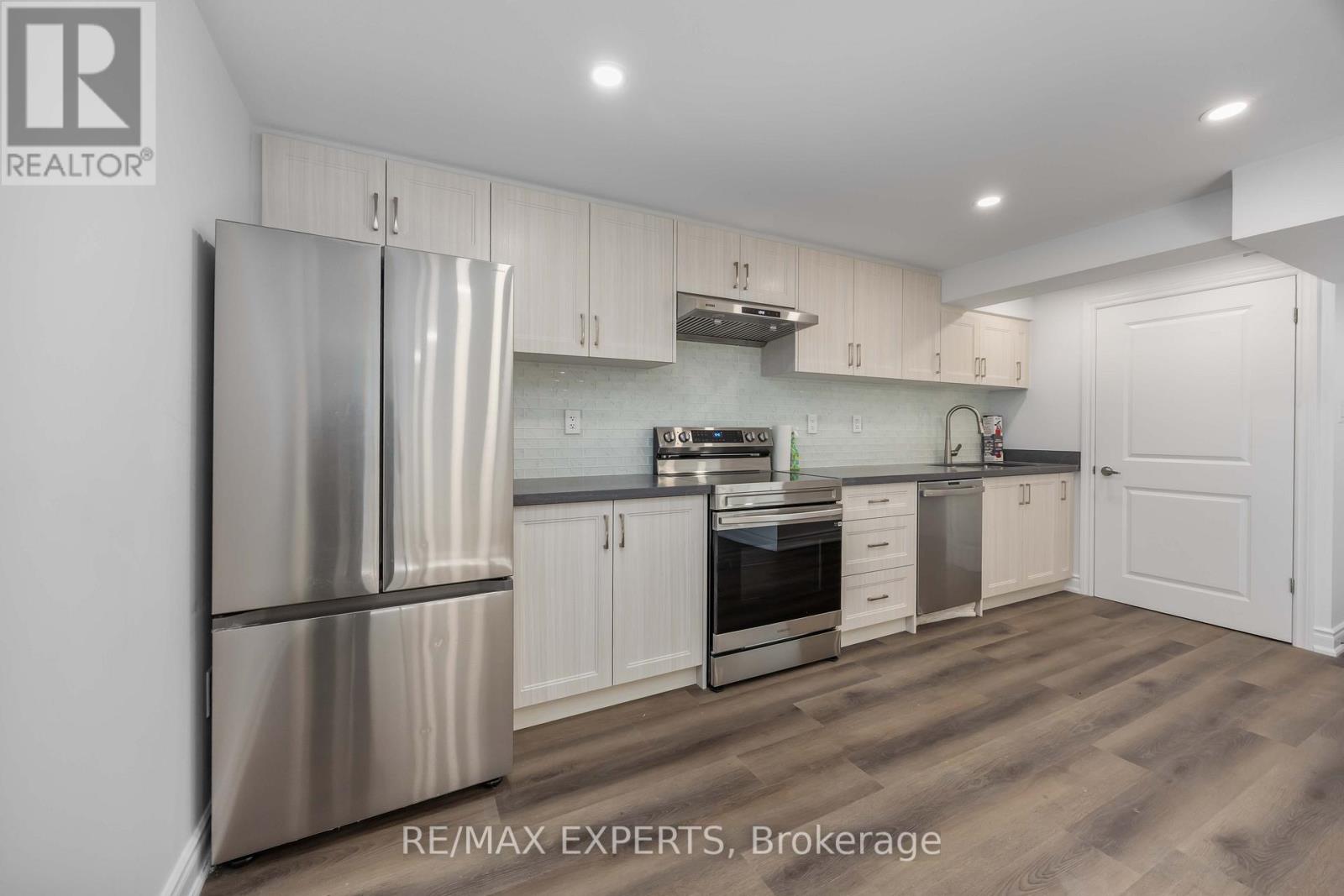 136 Holm Crescent, Markham, Ontario  L3T 5J3 - Photo 13 - N12469983