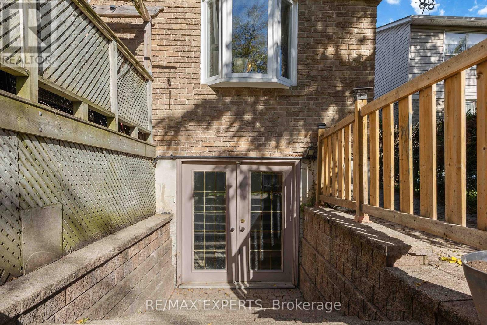 136 Holm Crescent, Markham, Ontario  L3T 5J3 - Photo 3 - N12469983