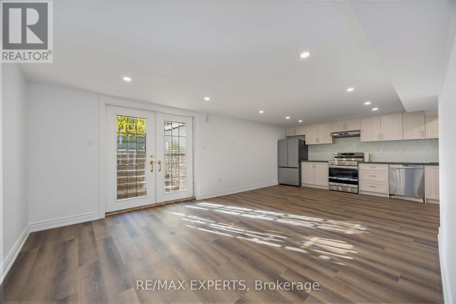 136 Holm Crescent, Markham, Ontario  L3T 5J3 - Photo 5 - N12469983